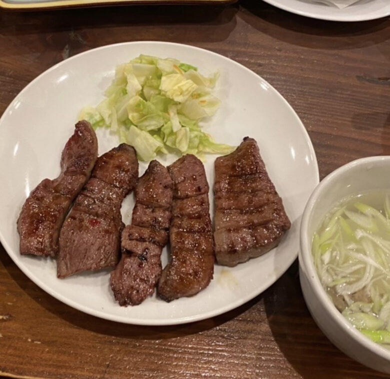 5枚切りの牛たん定食